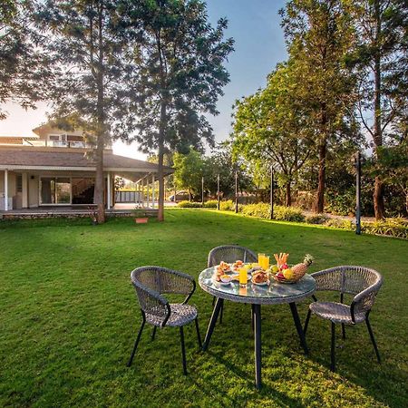 Stayvista'S Silver Grove - Serene Haven With Expansive Lawn & Terrace Насик Экстерьер фото